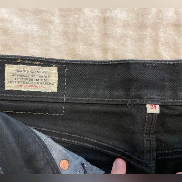 Levi’s High Waisted Black Denim Skirt - Picture 3 of 3